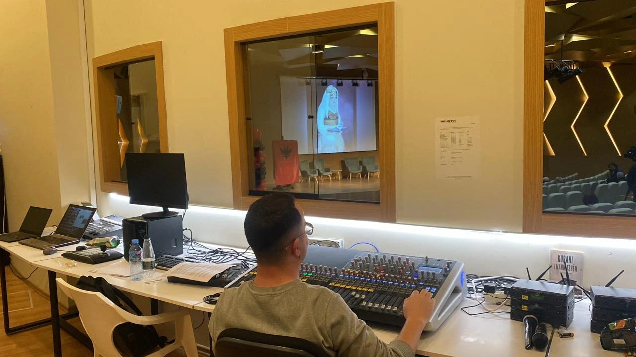 Sistem modern i Teatrit të Shtëpisë me altoparlantë të fshehur