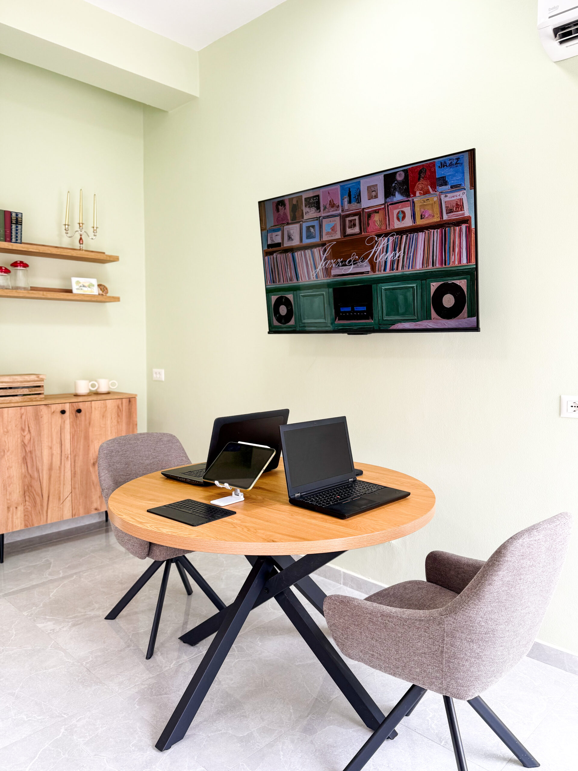 UPWeb Modern Workspace